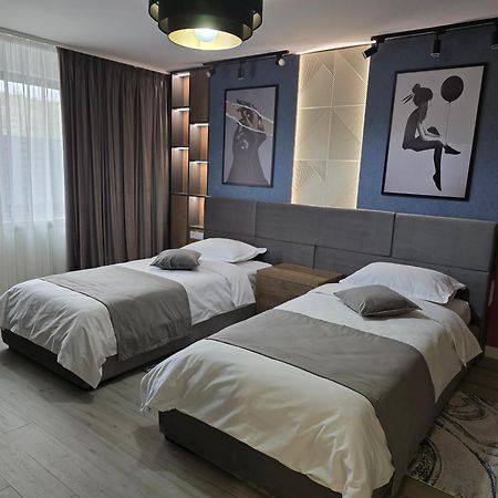 Monarc Boutique Aparthotel - Self Check-In Visan Exteriör bild