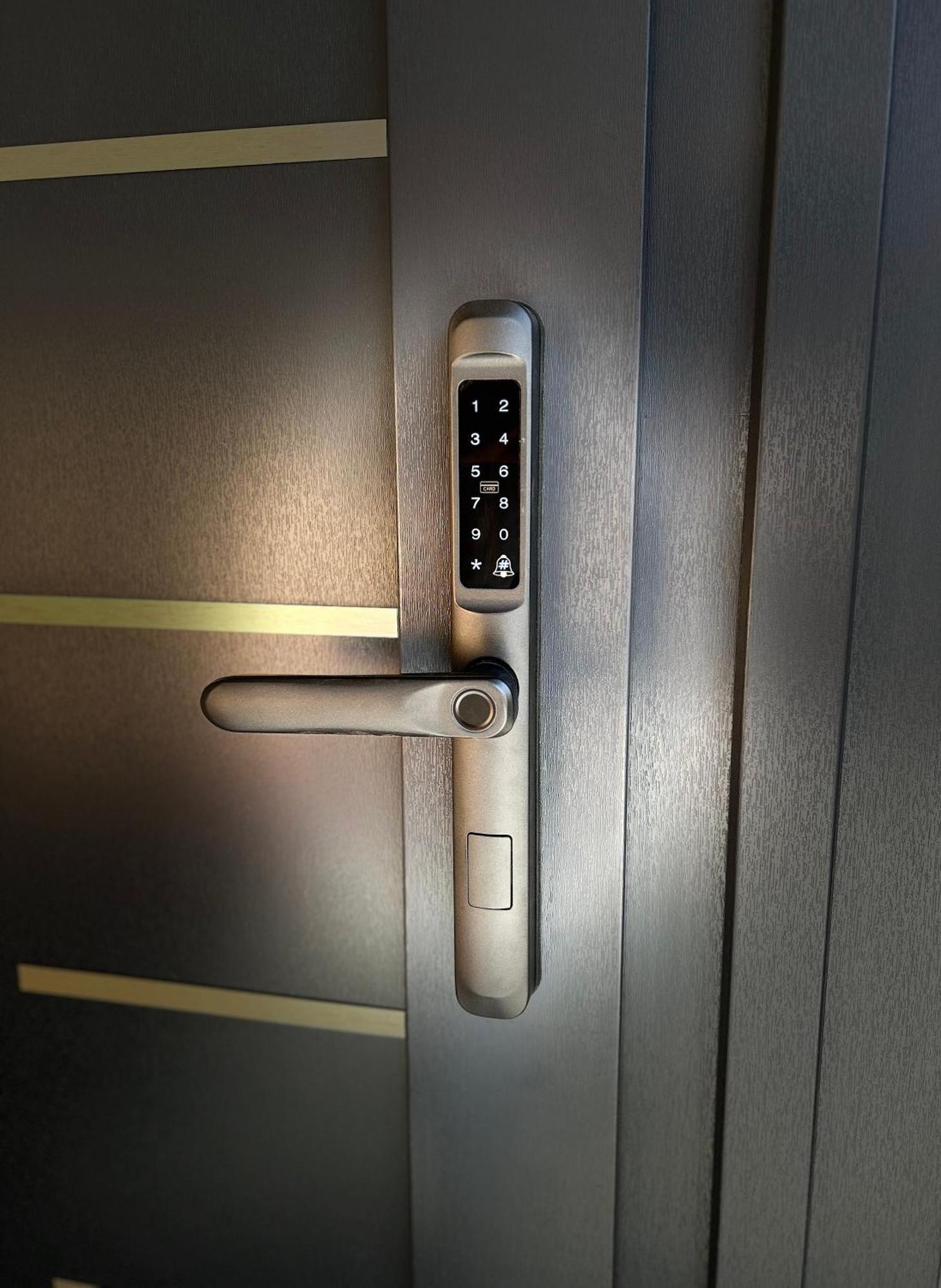 Monarc Boutique Aparthotel - Self Check-In Visan Exteriör bild