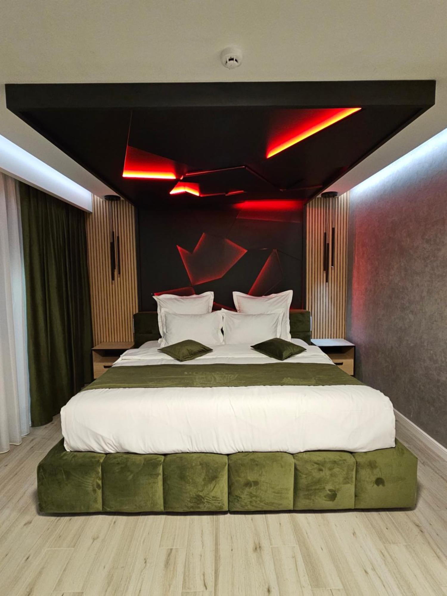 Monarc Boutique Aparthotel - Self Check-In Visan Exteriör bild