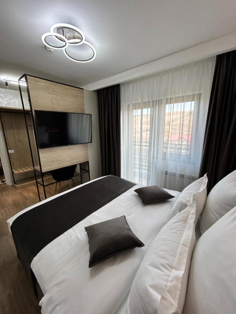 Monarc Boutique Aparthotel - Self Check-In Visan Exteriör bild