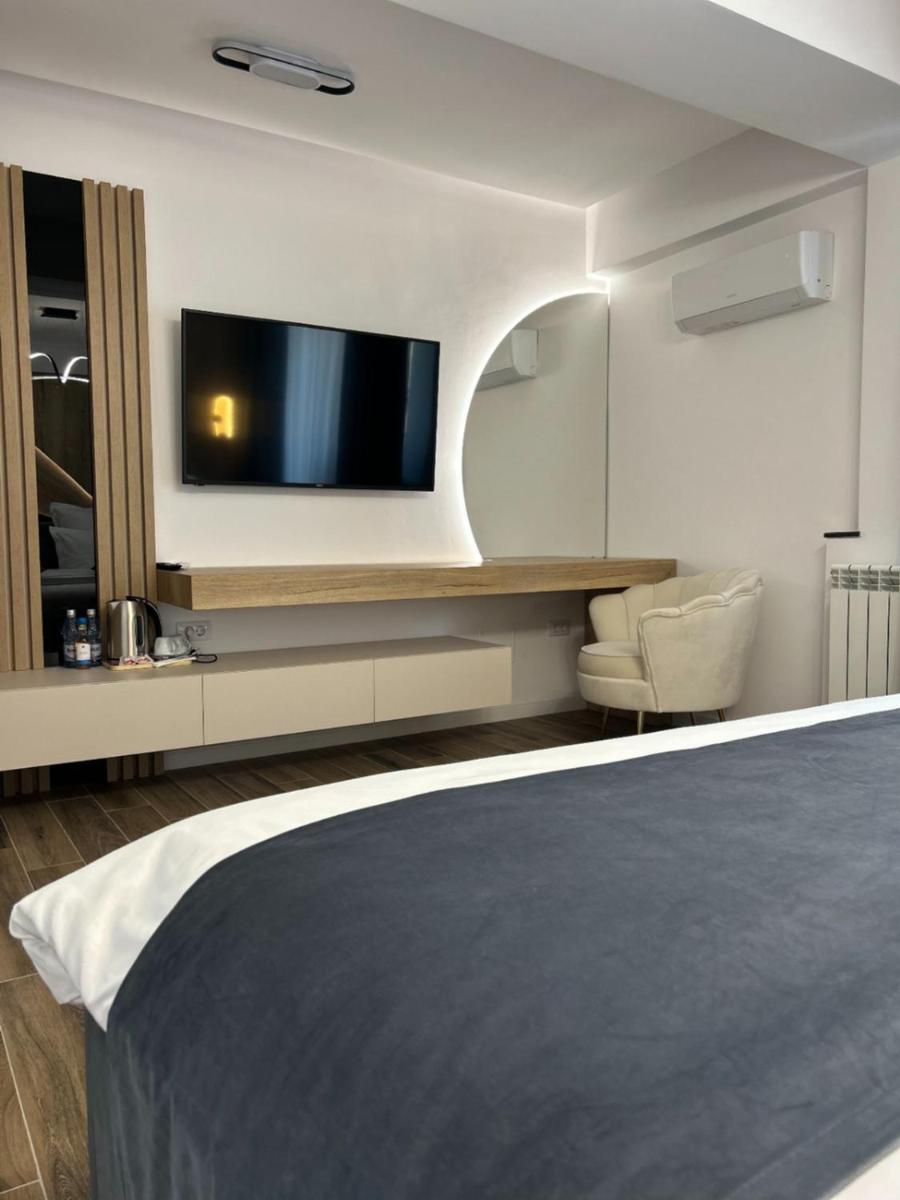 Monarc Boutique Aparthotel - Self Check-In Visan Exteriör bild