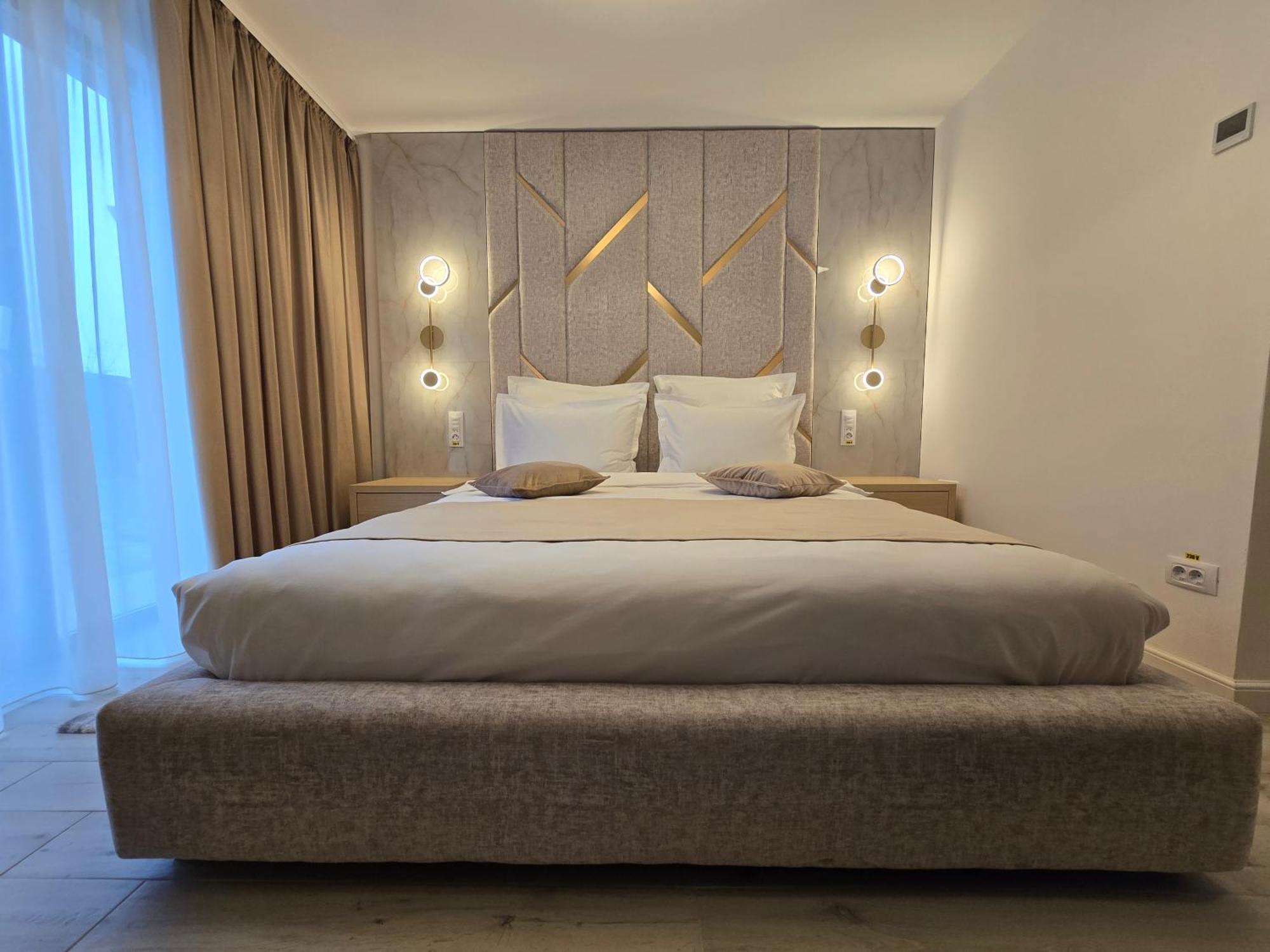 Monarc Boutique Aparthotel - Self Check-In Visan Exteriör bild