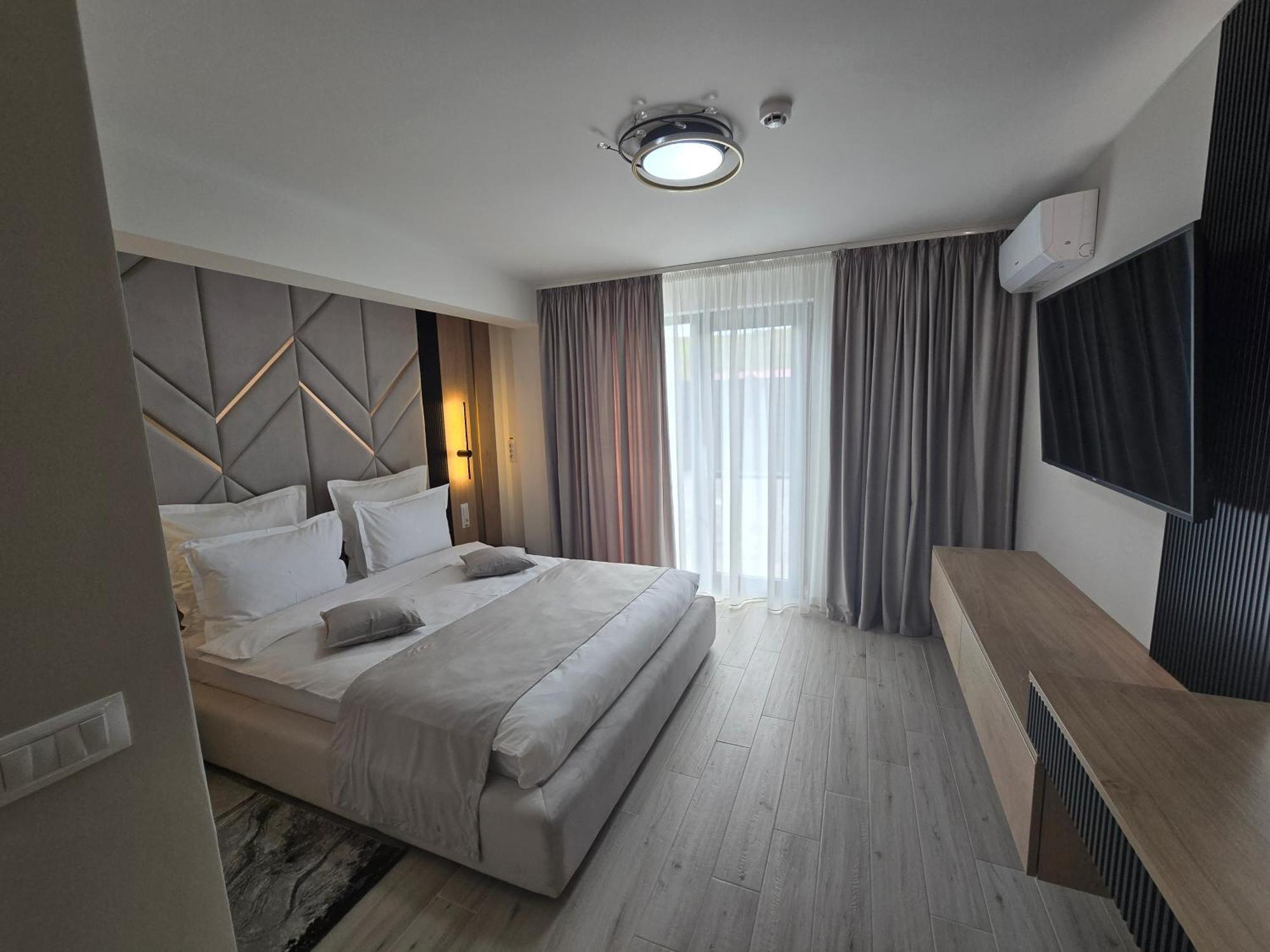 Monarc Boutique Aparthotel - Self Check-In Visan Exteriör bild