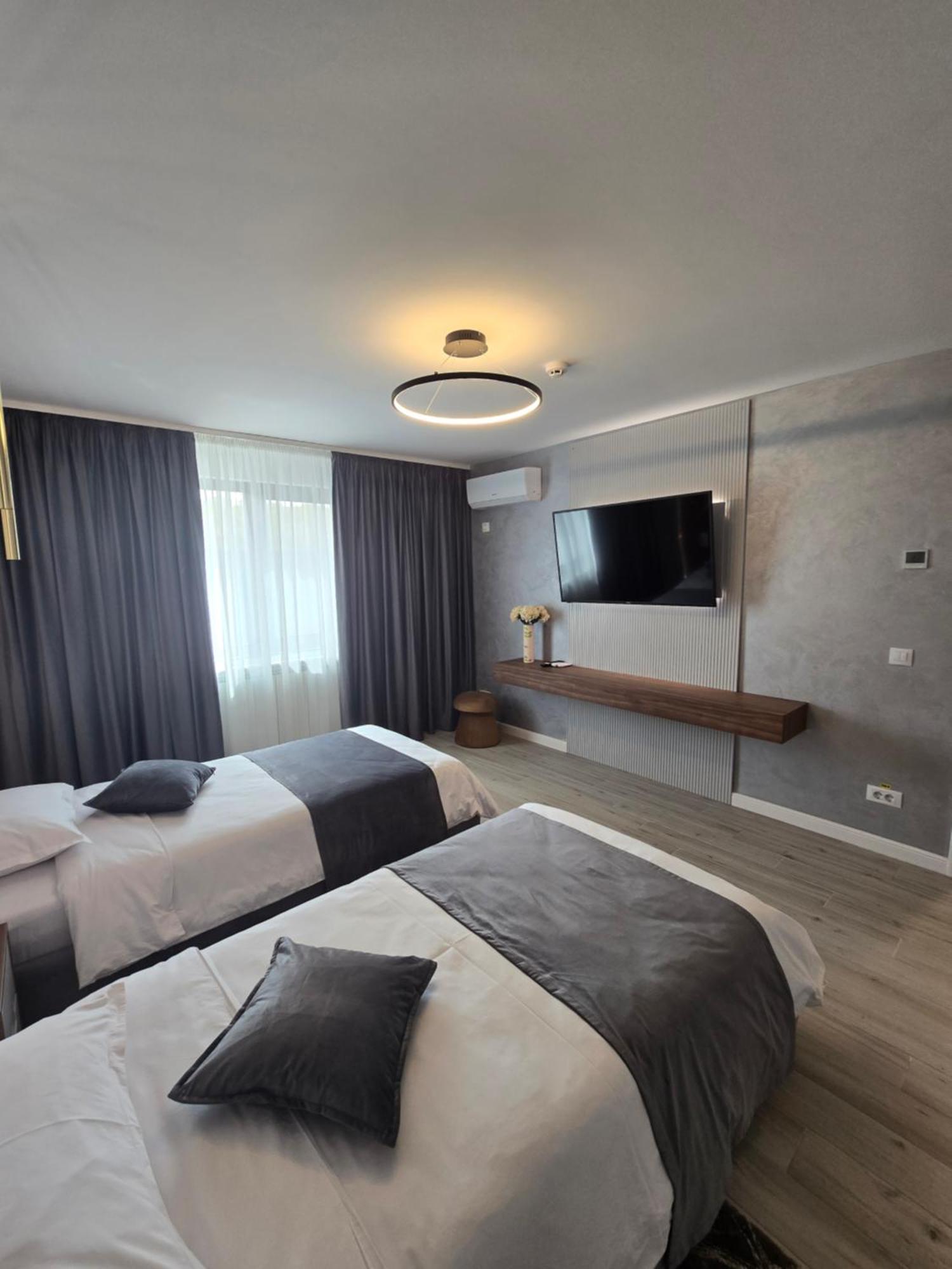 Monarc Boutique Aparthotel - Self Check-In Visan Exteriör bild