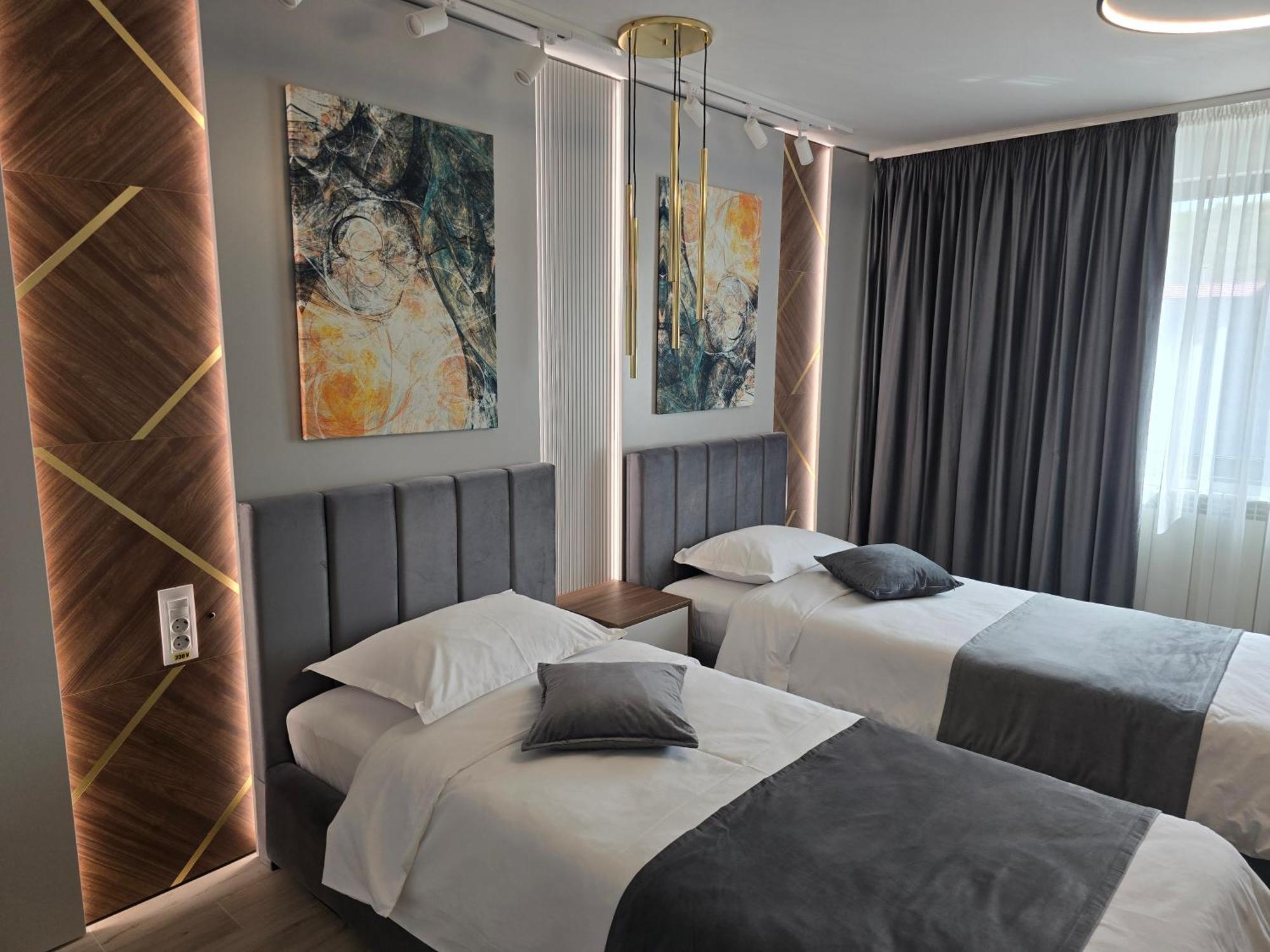Monarc Boutique Aparthotel - Self Check-In Visan Exteriör bild